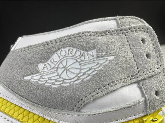 Light 1 Jordan CW6576-100 Switch High Smoke Air 0715